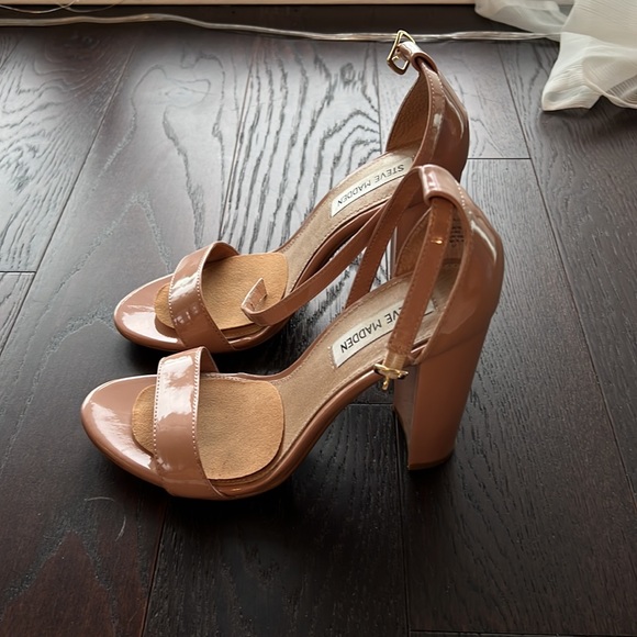 Steve amassed Women’s Heels - Picture 2 of 4